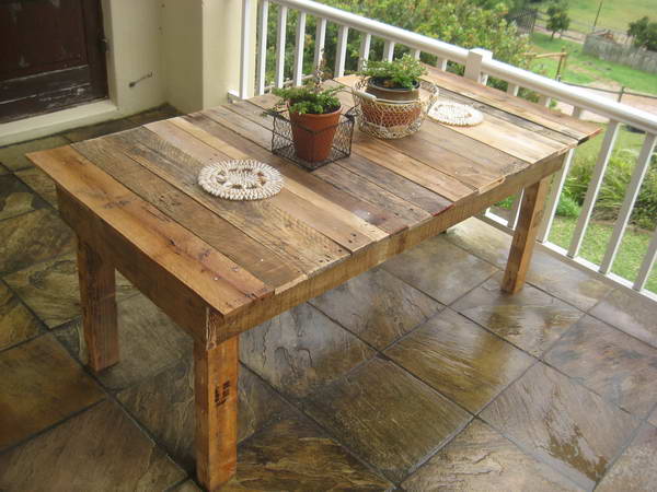 14 DIY Outdoor Pallet Furniture Project