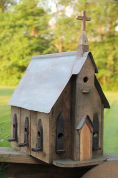 DIY 12 Cute Birdhouse made from Wood Pallets