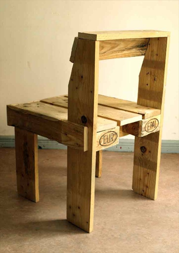 Easy DIY Pallet Chair Ideas