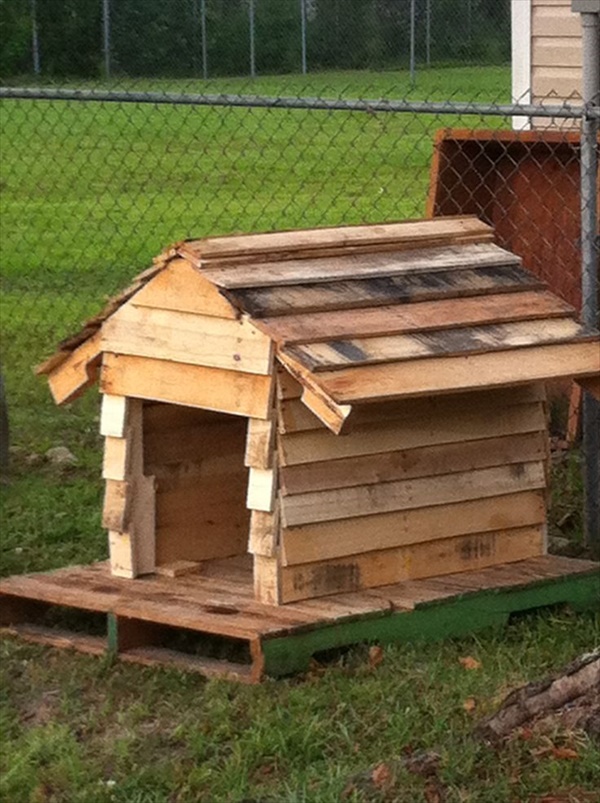 11 Dog House made of Wooden Pallets