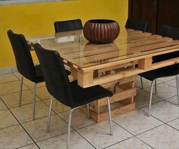 DIY Pallet Kitchen Furniture Dining Table and Kitchen Chairs