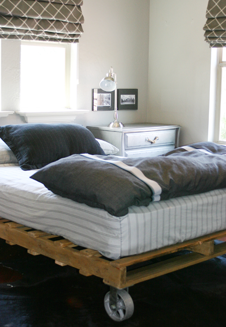 DIY Pallet Bed with Wheels