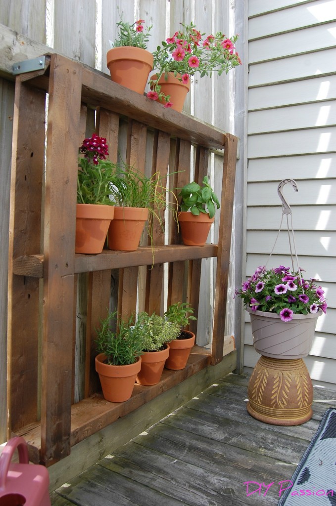 DIY Awesome Pallet Recycling