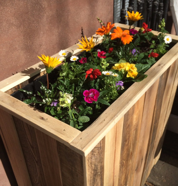 DIY Reclaimed Pallet Planters