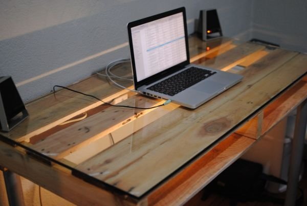 Build Your Own Multi-purpos Wooden Pallets Desk