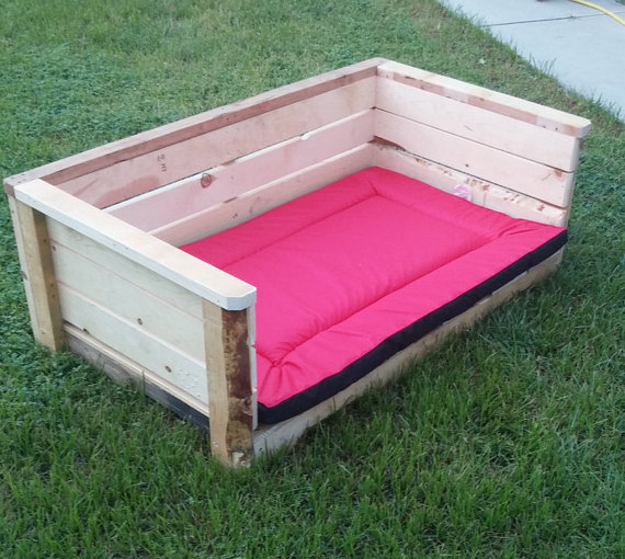 DIY Wooden Pallet Dog Bed