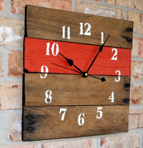 DIY Pallet Wall Clock