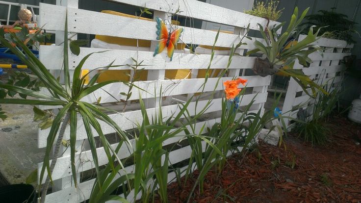 DIY Pallet Privacy Fence Ideas