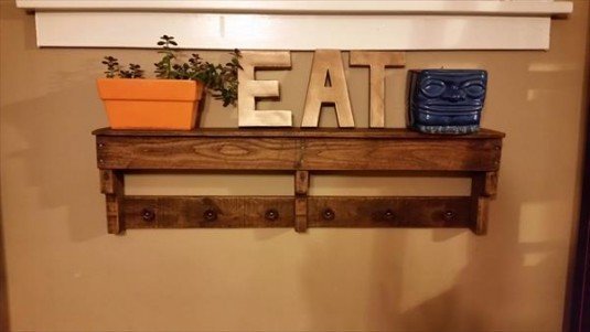 Chic floating pallet shelves