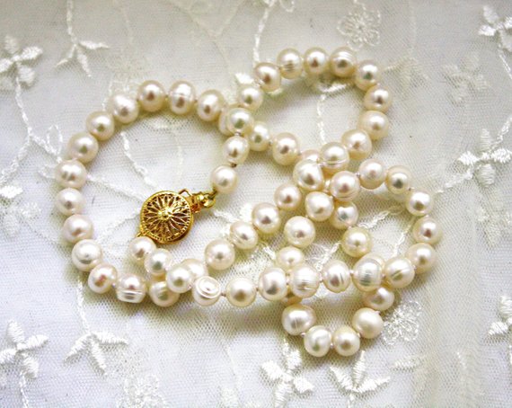 Gorgeous Pearl Necklace DIY Ideas