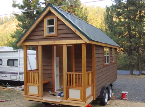 DIY wooden Tiny House on wheels