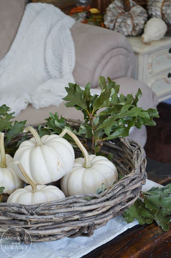 Wonderful Basket Display for Home Decor in Fall-DIY Ideas