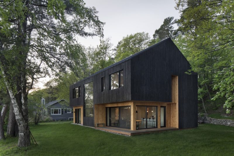 Lakeside Cabin is Well-Suited for Get-Together in all Seasons