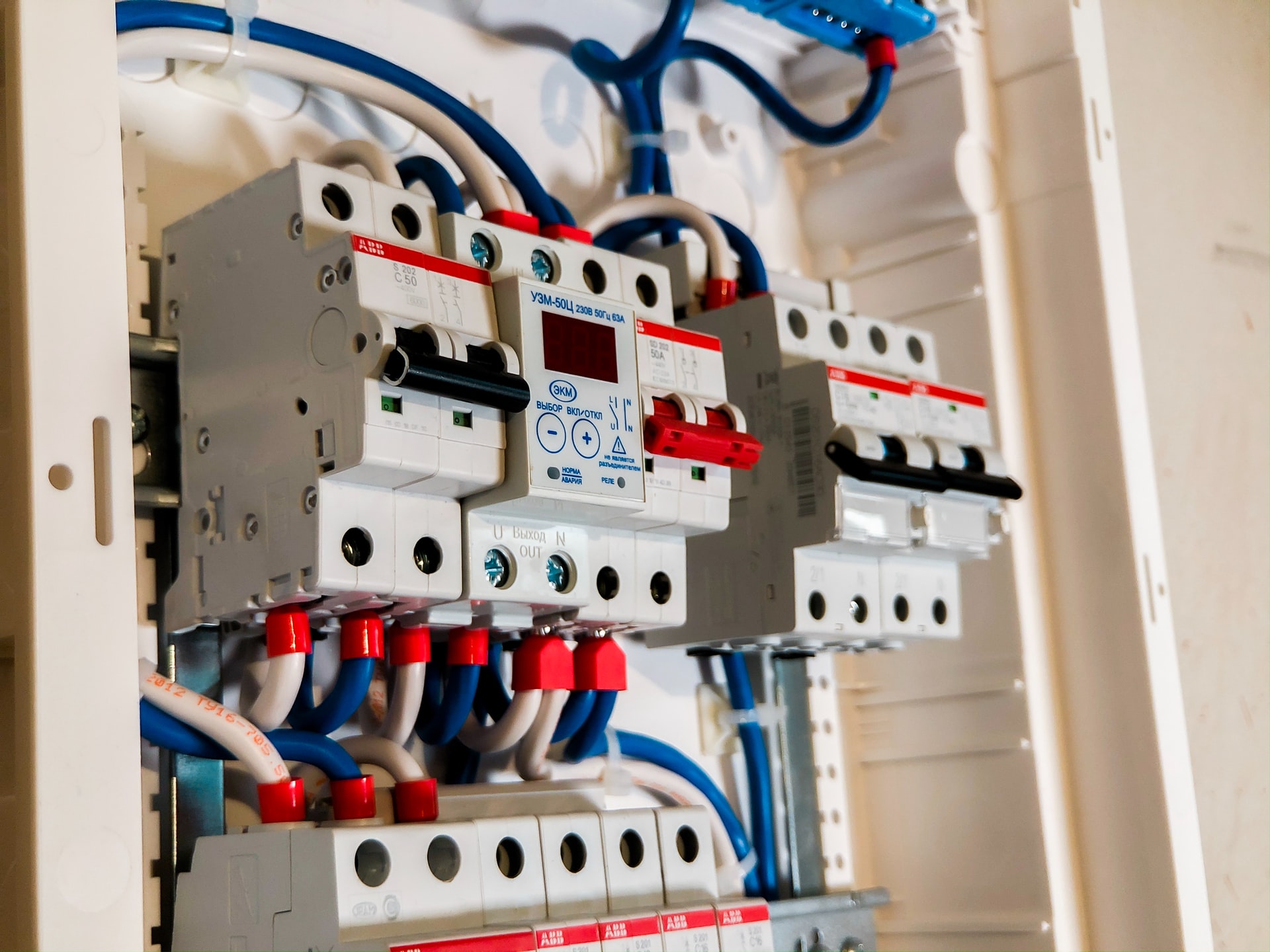 How to Identify Faulty Wiring in Your Home?